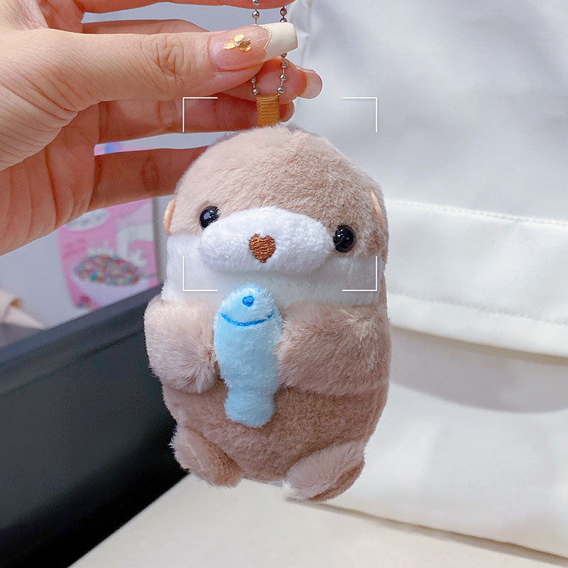 Gantungan Boneka Otter Lucu Berang Berang Holding Fish MCE1880