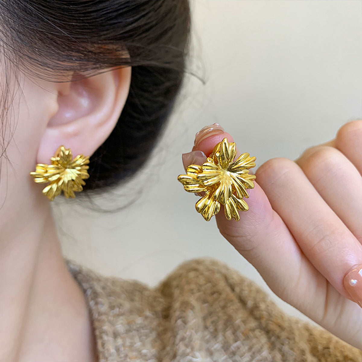 Earring Stud Retro Golden Flower XEA2043