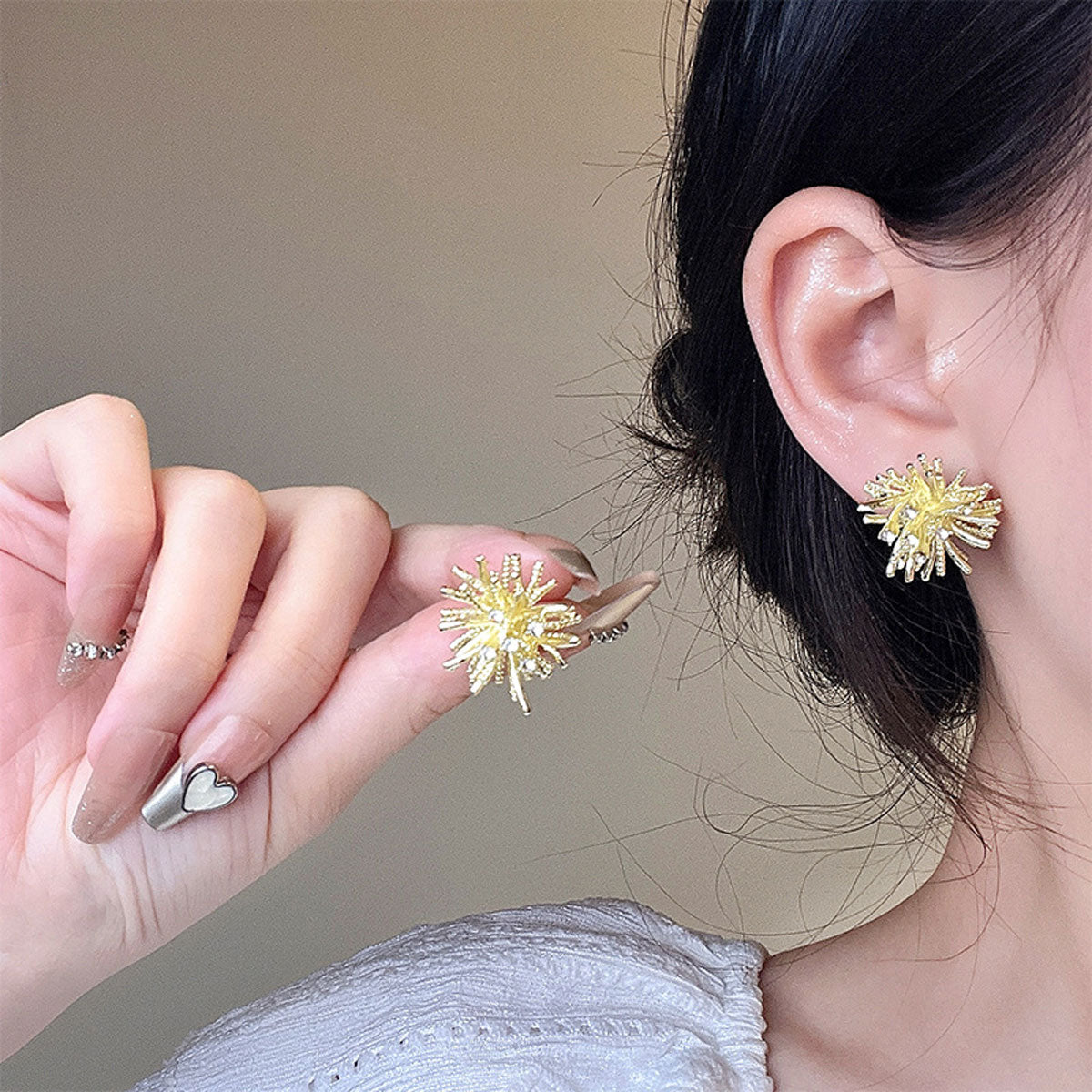 Earring Stud Exquisite Flashing Exaggerated Dandelion Fireworks XEA2215