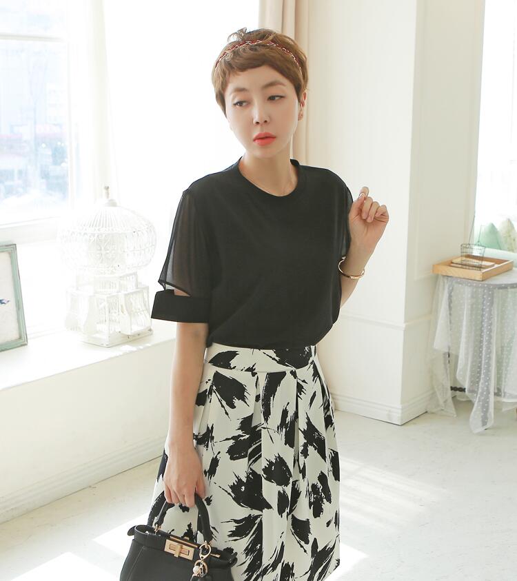 T-Shirt Cut Out Short Sleeved