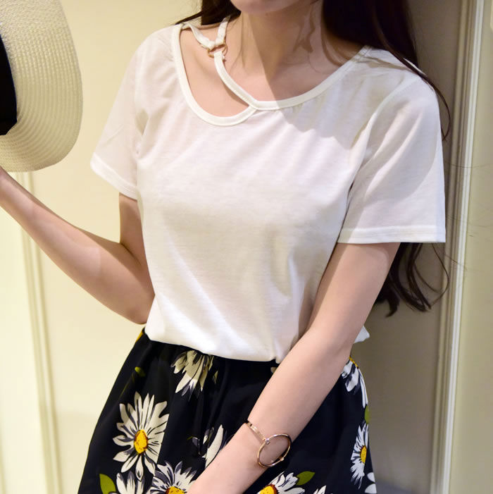 T-Shirt Irregular Neck Short Sleeved