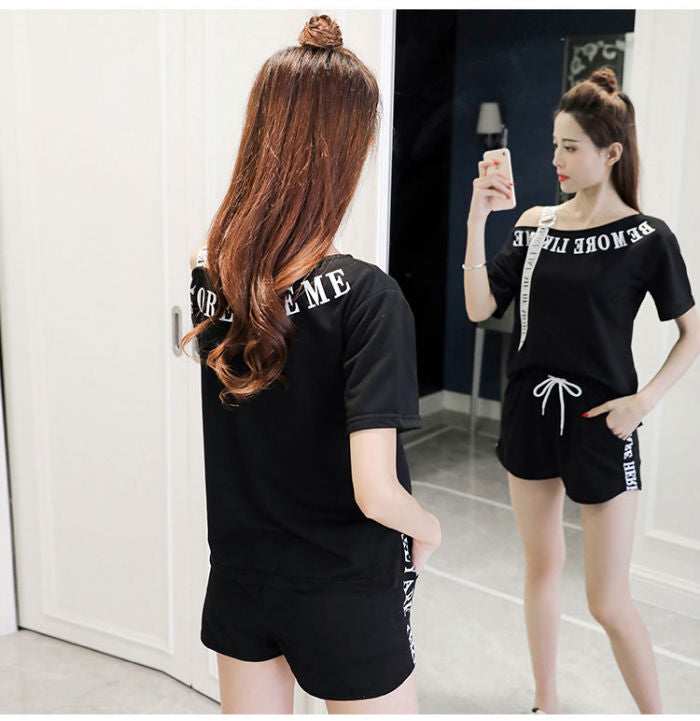 Setelan Wanita Kaos dan Celana Pendek Sporty Trendy