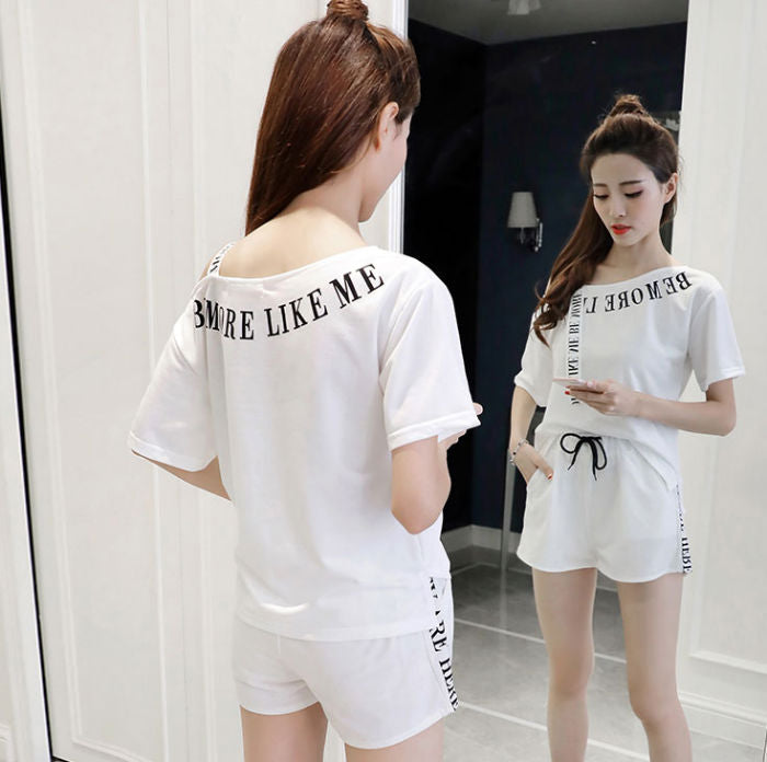 Setelan Wanita Kaos dan Celana Pendek Sporty Trendy