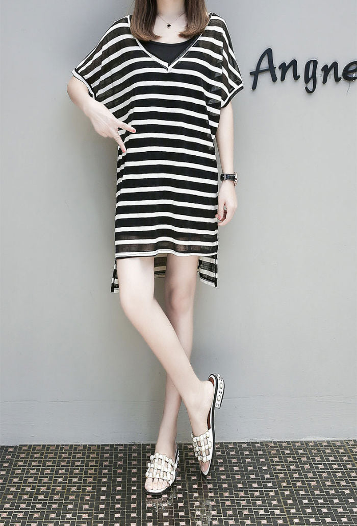 Dress Wanita Hitam Putih Garis Garis Leher V Lengan Pendek