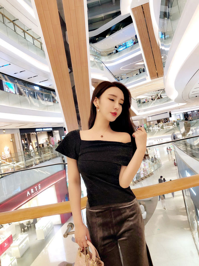 Blouse Wanita One Shoulder Asimetris Fashion Seksi