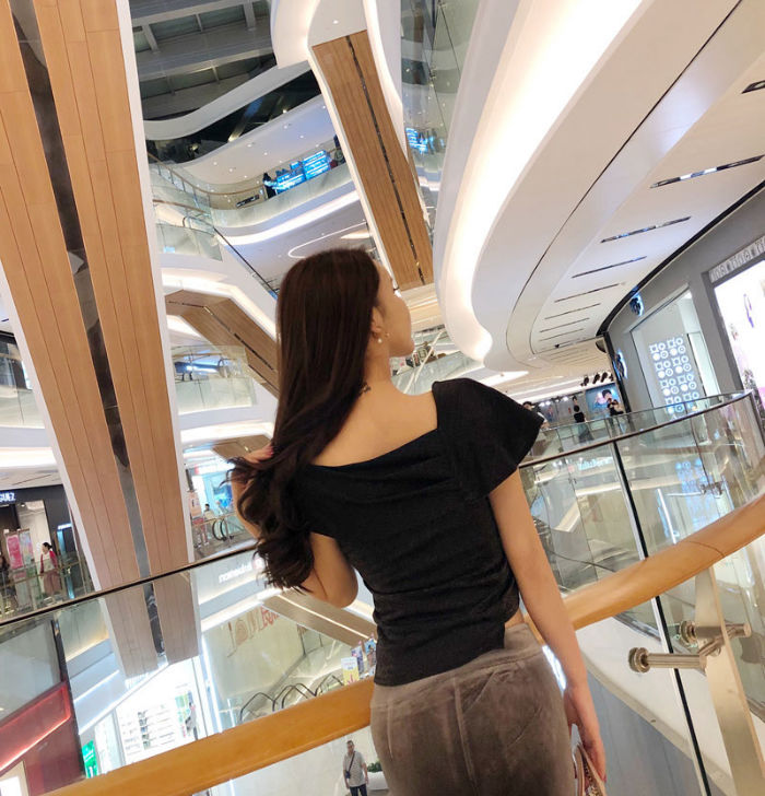 Blouse Wanita One Shoulder Asimetris Fashion Seksi