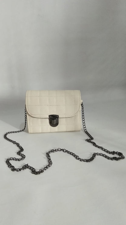 White Chain Strap Shoulder Bag