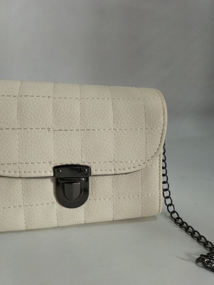 White Chain Strap Shoulder Bag