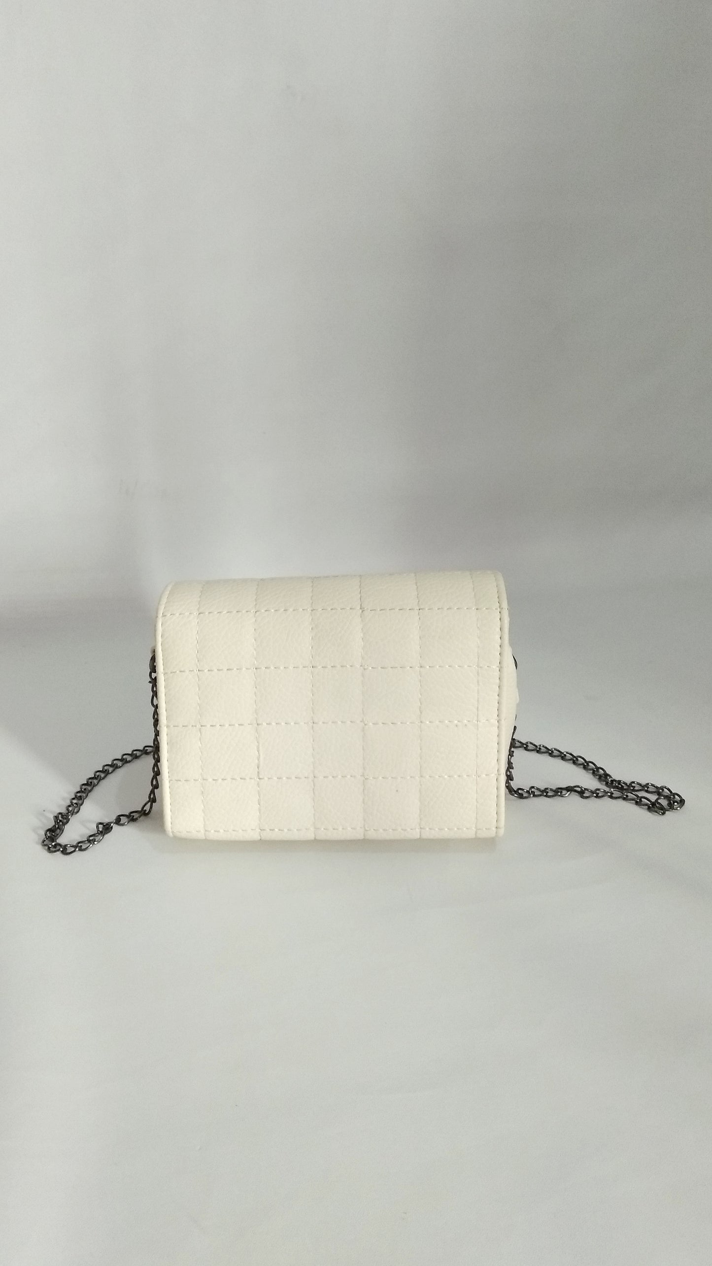 White Chain Strap Shoulder Bag