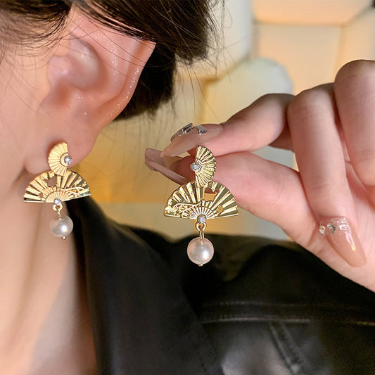 Earring Stud Fan Shaped Pearl HXEA1566