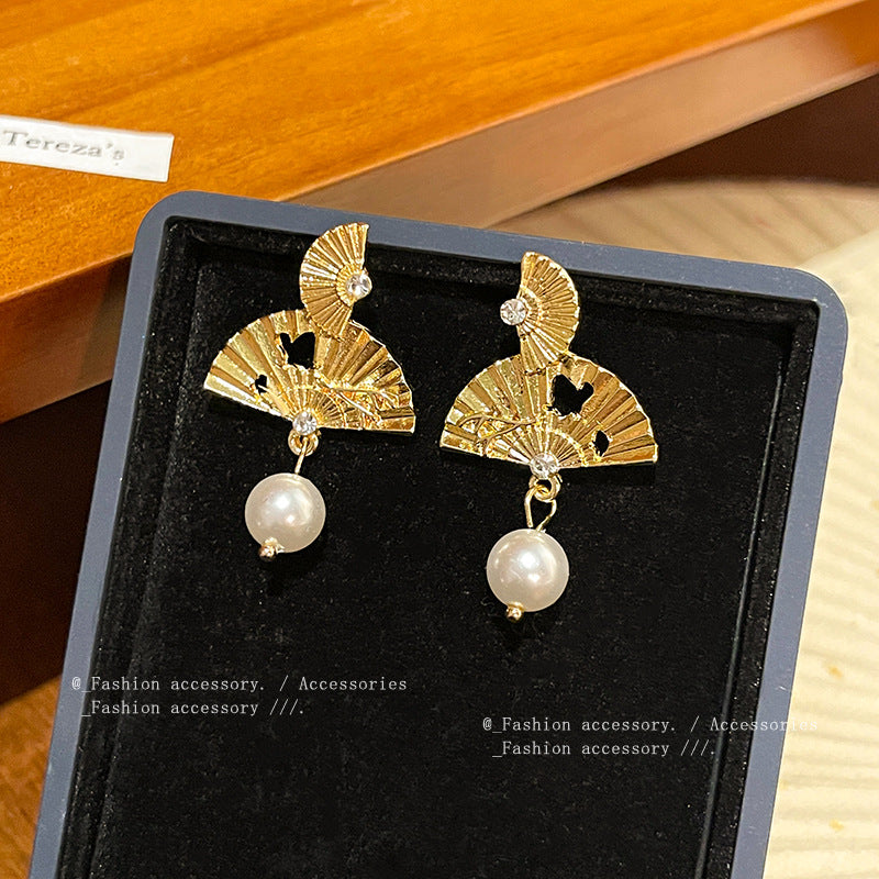 Earring Stud Fan Shaped Pearl HXEA1566