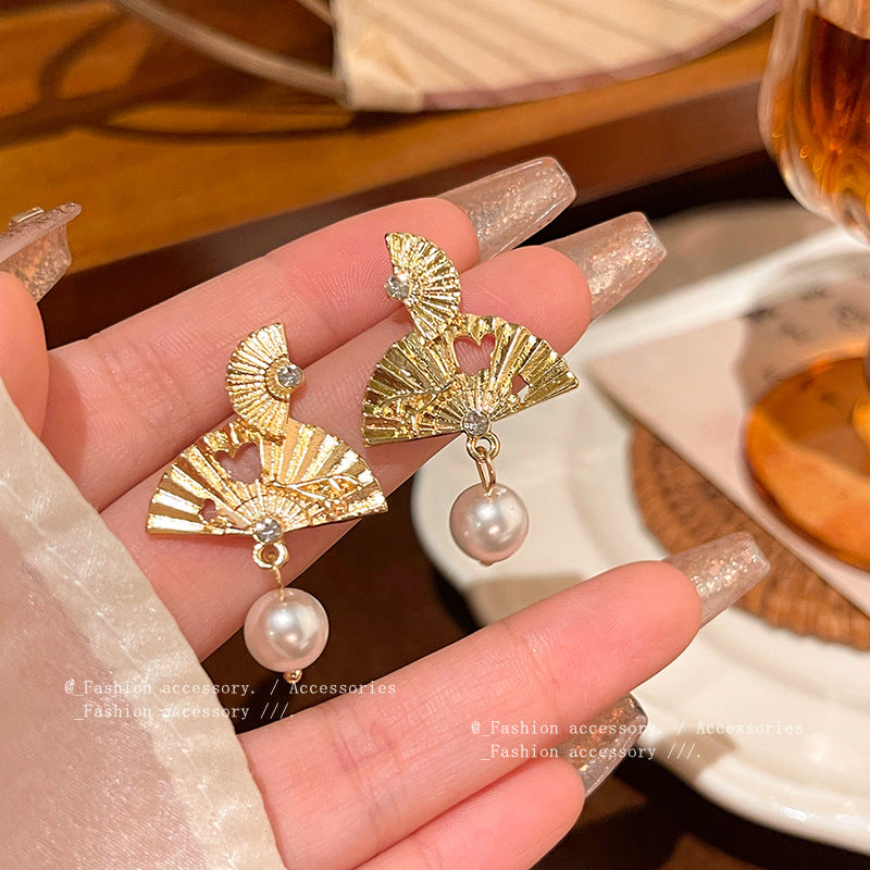 Earring Stud Fan Shaped Pearl HXEA1566