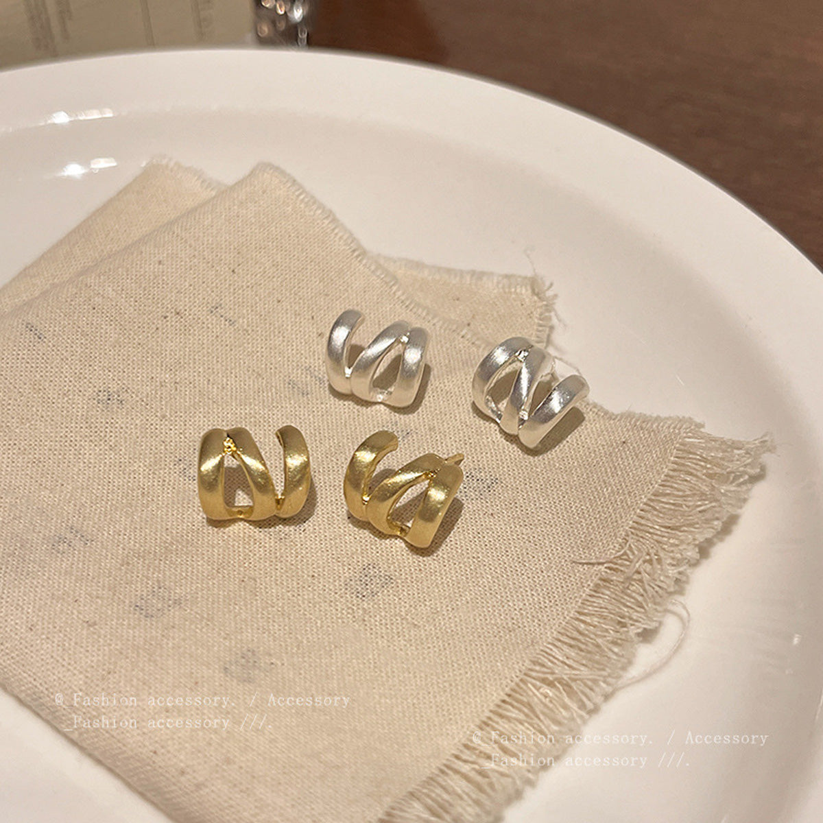 Earring Stud Unique Multi Layer HXEA1784