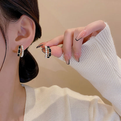 Earring Stud Niche Pearl Black Leather C Shaped HXEE5638