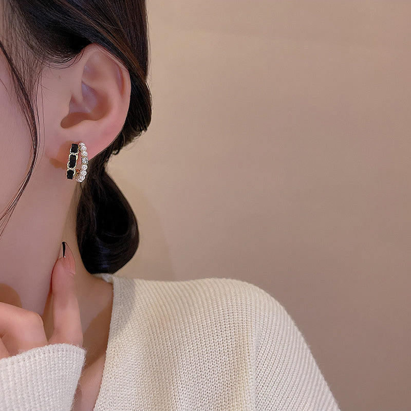 Earring Stud Niche Pearl Black Leather C Shaped HXEE5638