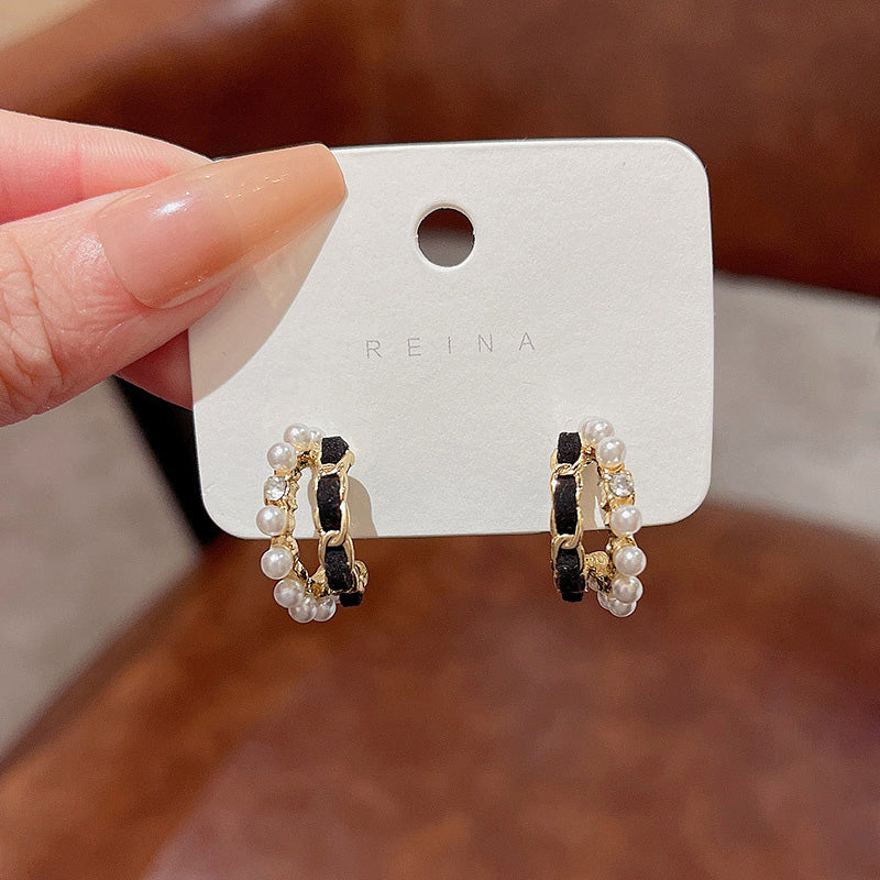 Earring Stud Niche Pearl Black Leather C Shaped HXEE5638
