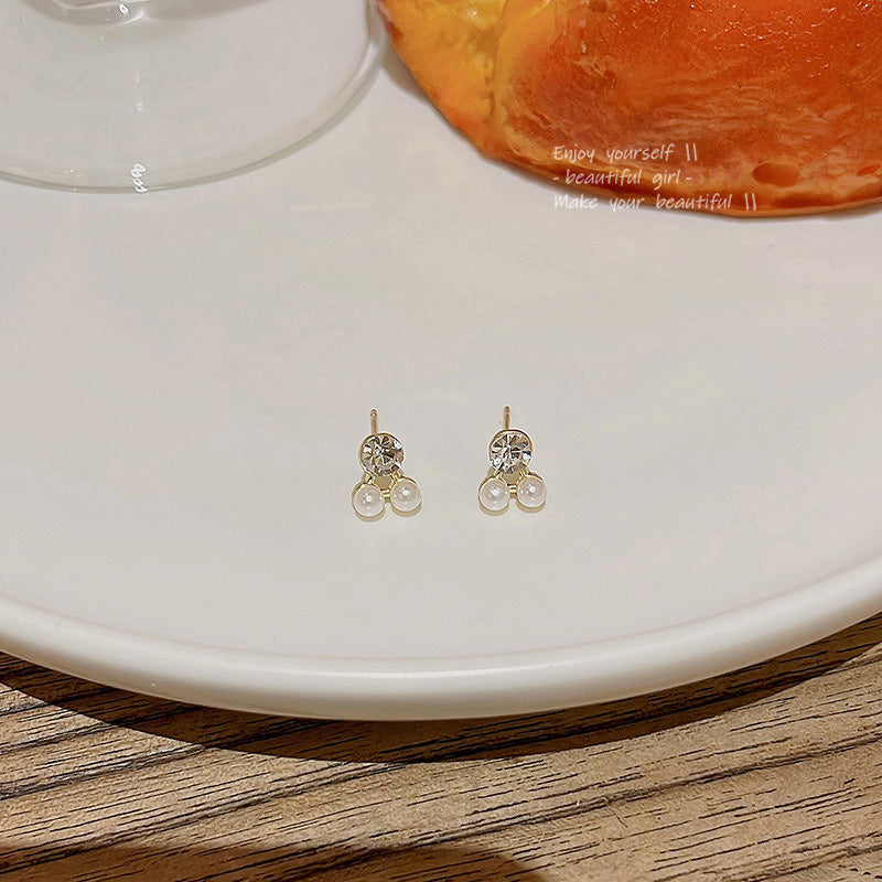 Earring Stud Mini Small Pearl Cherry HXEE5974