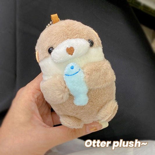 Gantungan Boneka Otter Lucu Berang Berang Holding Fish MCE1880