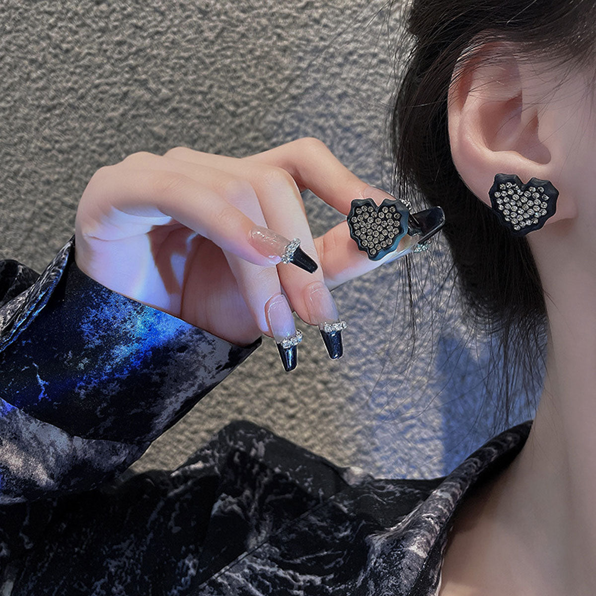 Earring Stud Black Full Diamond Heart XEA0553