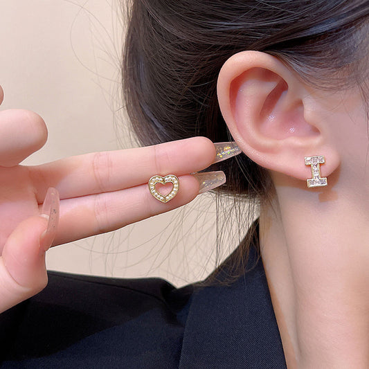 Earring Stud Sweet Personality Asymmetrical Pearl Heart XEA1222