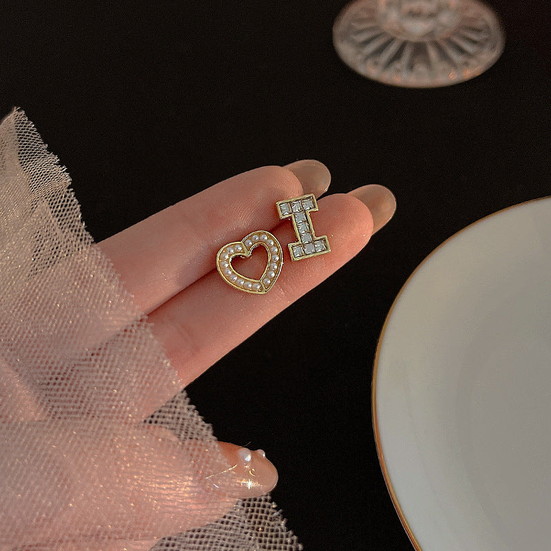 Earring Stud Sweet Personality Asymmetrical Pearl Heart XEA1222