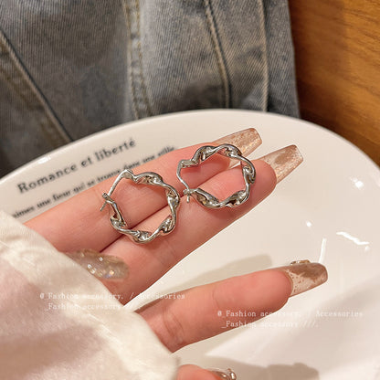 Earring Huggie Irregular Circle XEA1612