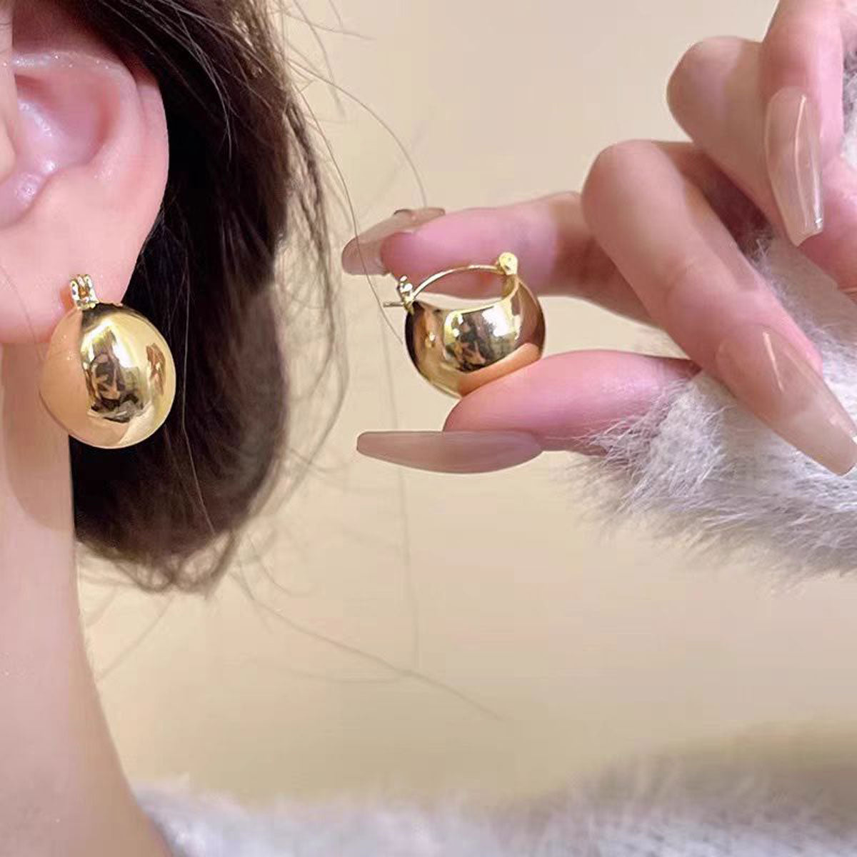 Earring Huggie Simple Glossy Ball XEA2034