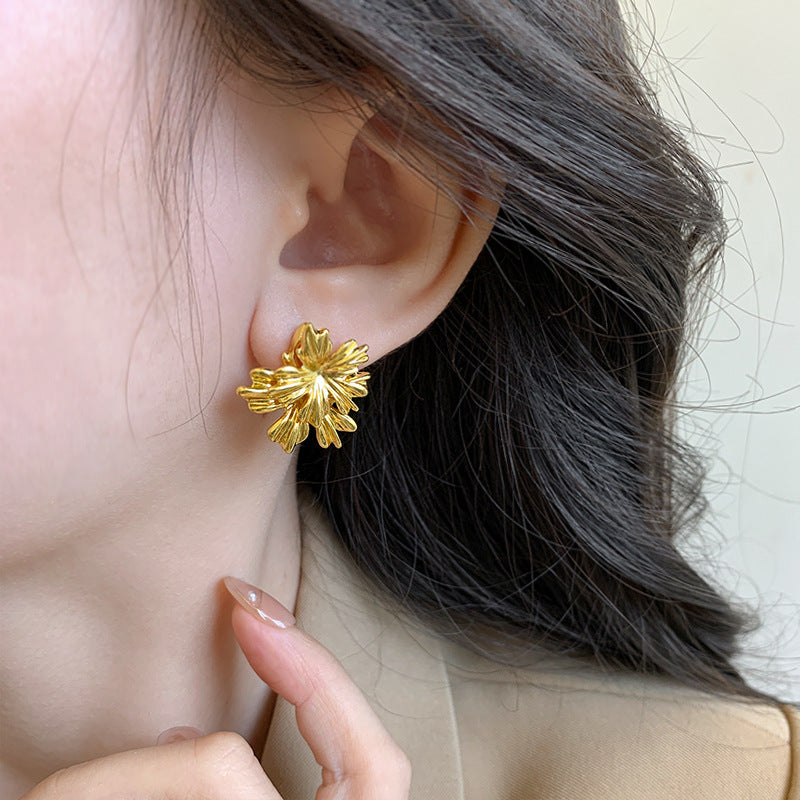 Earring Stud Retro Golden Flower XEA2043