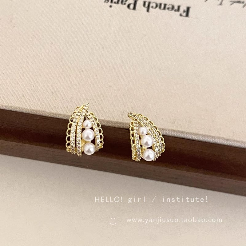 Earring Stud Retro Elegant Lace Pearl XEA2284