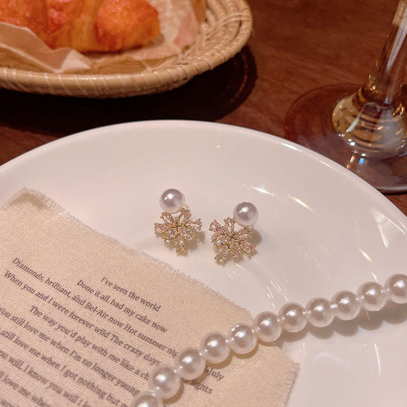 Earring Stud Super Flash Zircon Maple Leaf Pearl XEE6281