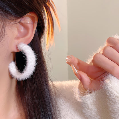 Earring Hoop Plush Furry C Shaped XLA2050