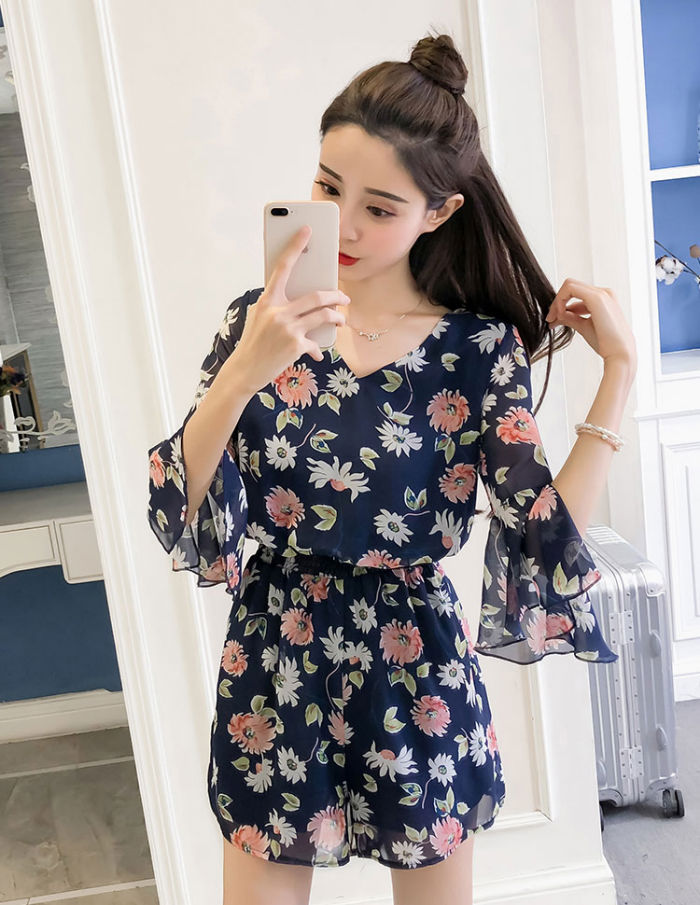 Jumpsuit Bunga Leher V Celana Pendek Fashion Korea