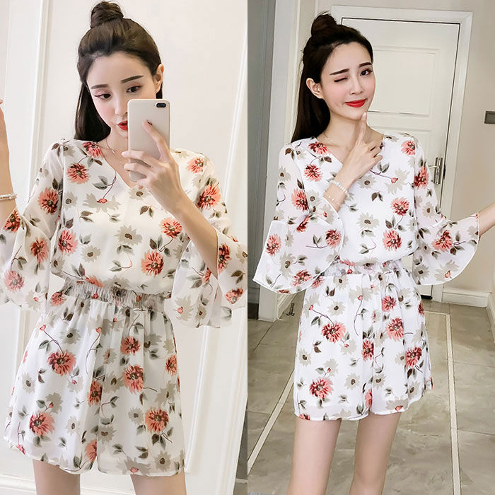 Jumpsuit Bunga Leher V Celana Pendek Fashion Korea