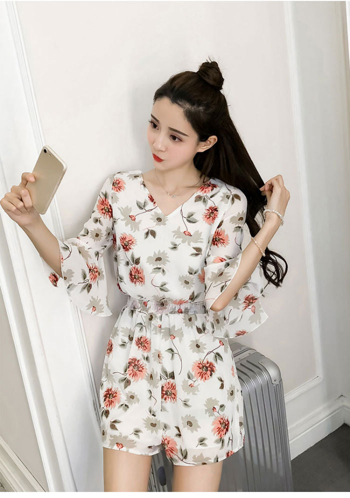 Jumpsuit Bunga Leher V Celana Pendek Fashion Korea