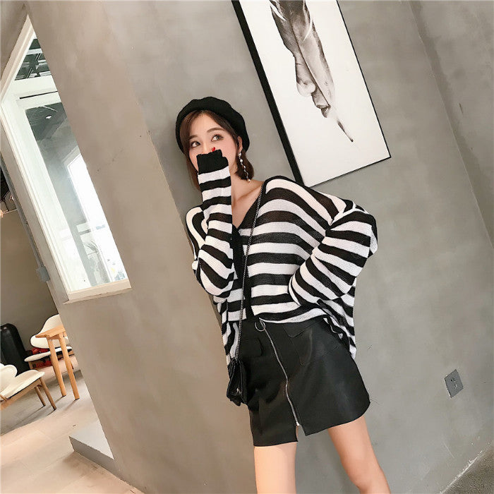 Cardigan Rajut Wanita Putih Garis Garis Fashion