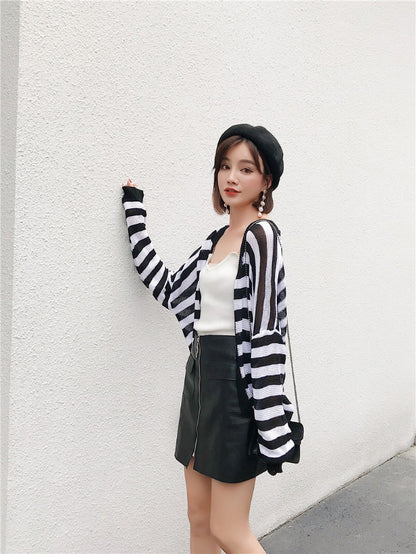 Cardigan Rajut Wanita Putih Garis Garis Fashion